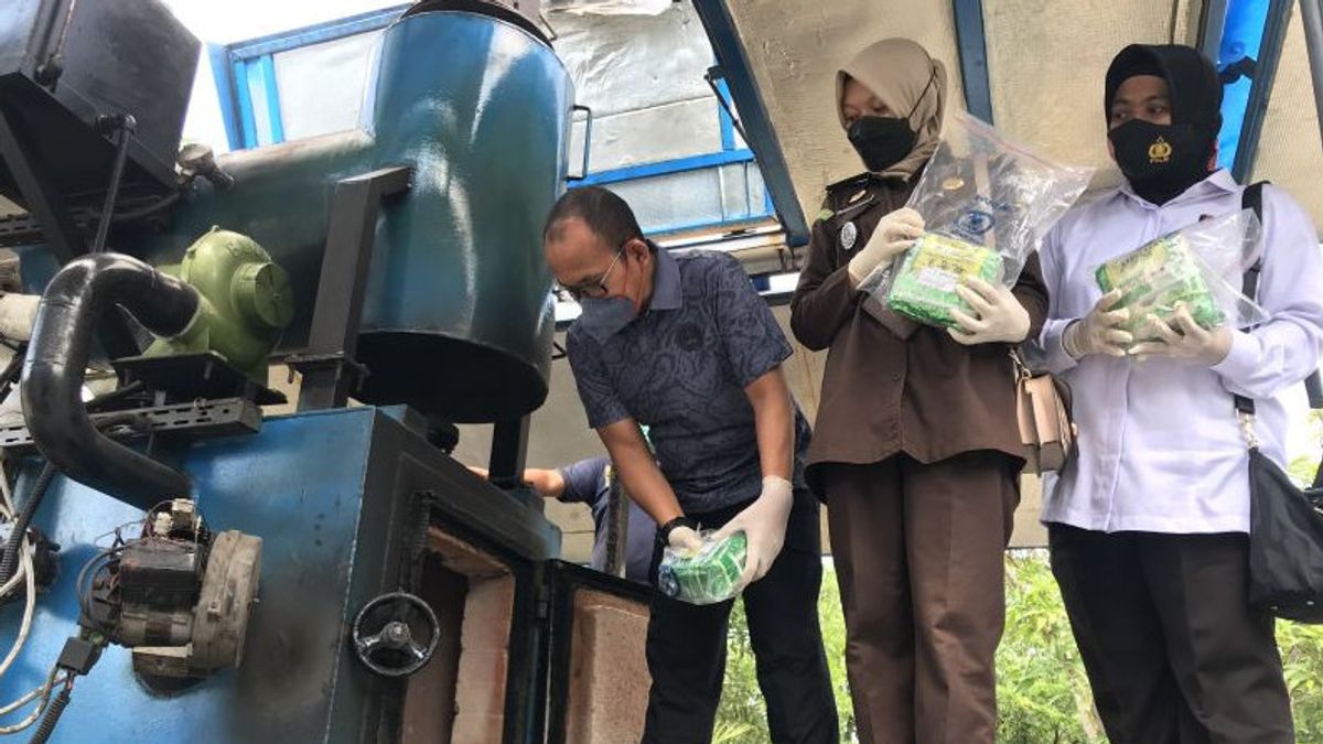 Gunakan Mesin Pembakar Sampah, BNNP Kepri Musnahkan Barang Bukti Narkoba 10 Kg Sabu dari Luar Negeri
