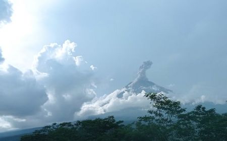 Erupsi Gunung Semeru Selama 100 Detik Lontarkan Abu Setinggi 1,5 Kilometer