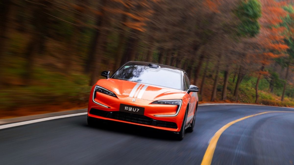 BYD Yangwang U7最新モデルは1,000kmの航続距離を一度充電で達成