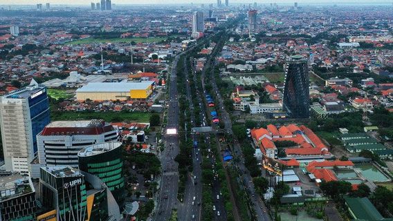 Surabaya City Government Bans Residents From Sharing Takjil On The Street During Ramadan