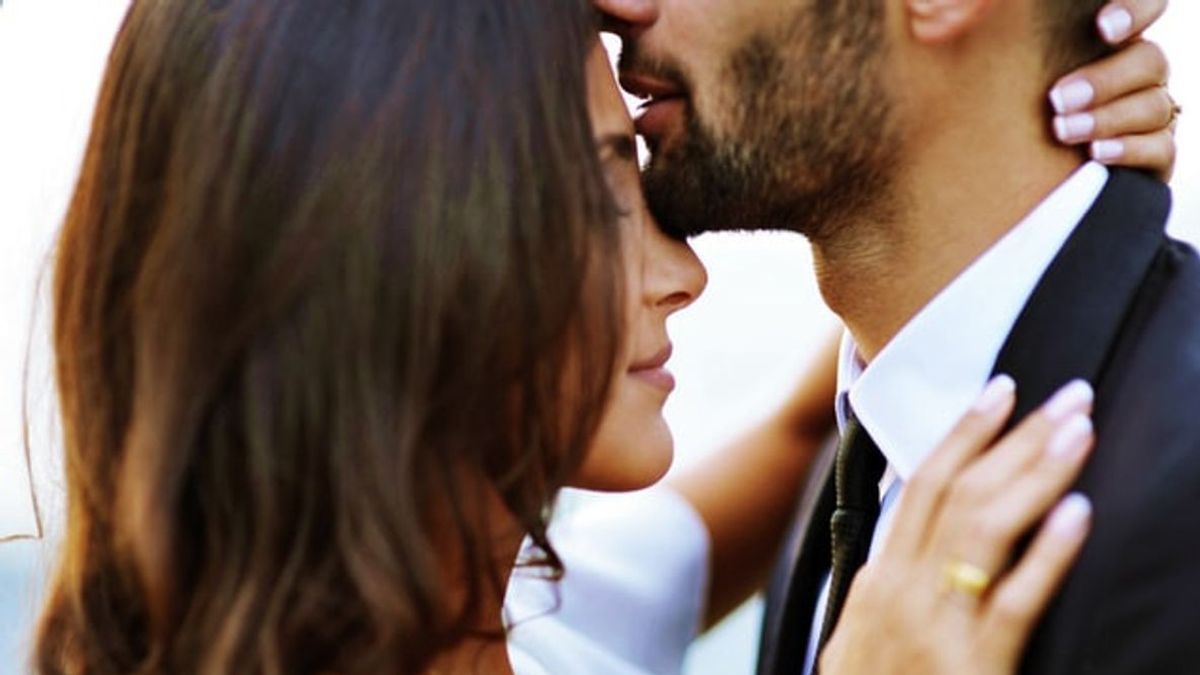 5 Tanda Pria Suka Berciuman dengan Anda, Pertahankan dan Tambah Keintiman
