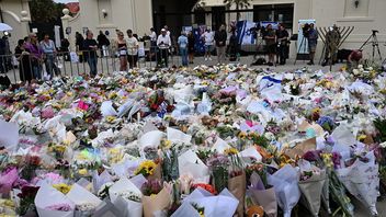 Penembak di Pantai Bondi Terungkap Lemparkan Bom Pipa hingga Bom Bola Tenis Saat Penyerangan