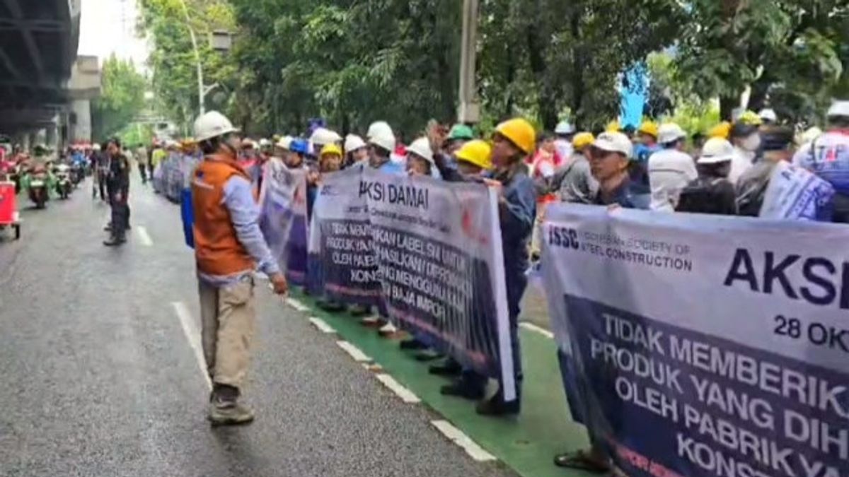 Demo At Central Customs Office: Demands Construction Steel Import Supervision