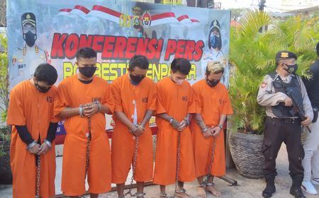 Bikin Resah Turis Asing, 5 Penjambret yang Ditangkap Sengaja ‘Dipajang’ di Monumen Bom Bali dengan Tangan-Kaki Dirantai