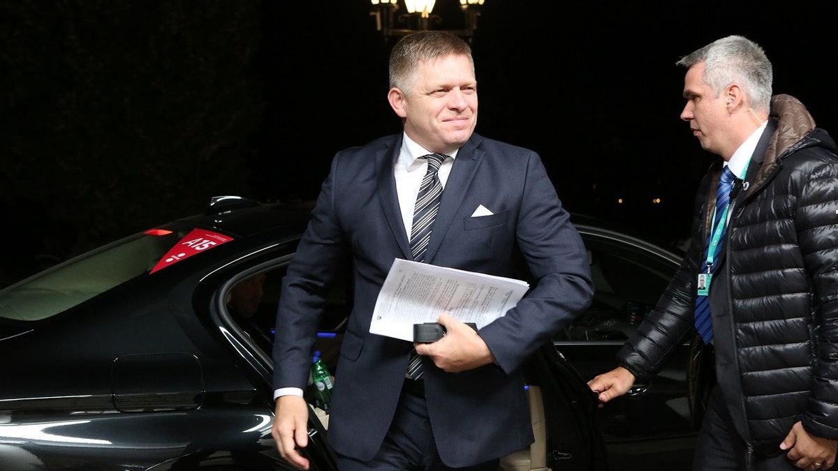 スロバキアのロバート・フィコ首相の状態は徐々に改善し、回復に追いつく