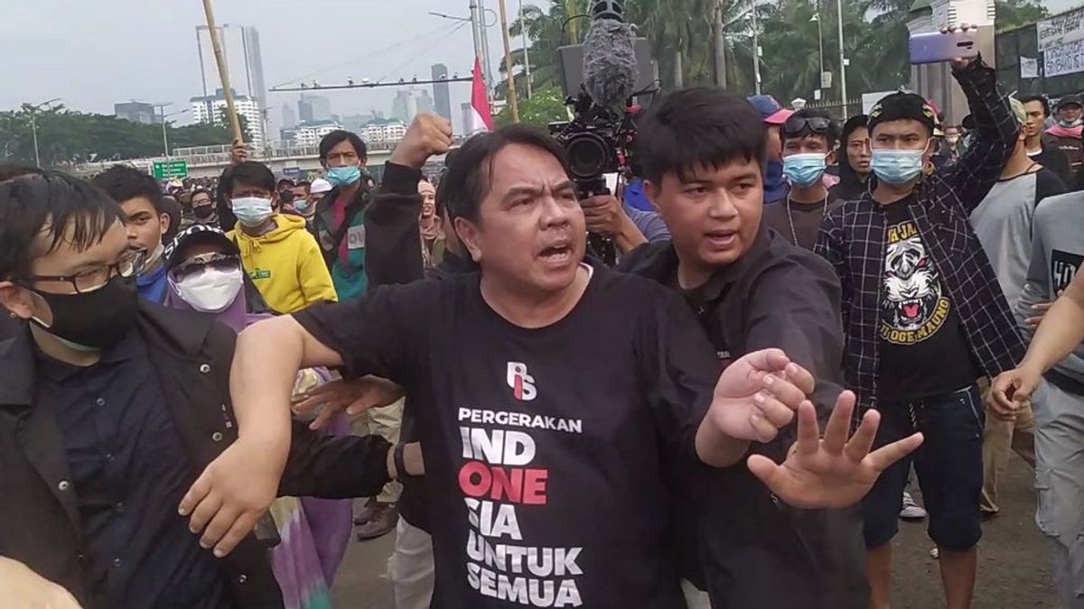 Ade Armando's Attorney Asks Police To Arrest Mothers Who Provoked During The April 11th Demo At The Indonesian Parliament Building