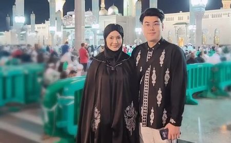 Pengalaman Umroh Membuat Asty Ananta Sibuk Perbaiki Diri Hadapi Kematian