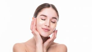 Sering Dianggap Sama! Berikut Perbedaan Facial Wash dan Facial Foam yang Perlu Anda Ketahui