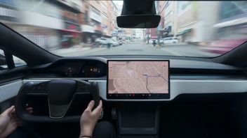 جاكرتا - يتم التشكيك بشكل متزايد في مطالبة إيلون ماسك حول ميزات تسلا التي يمكن أن تسير بمفردها