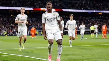 Sans Kylian Mbappe, le Real Madrid bat le Sociedad et reprend la première place du classement