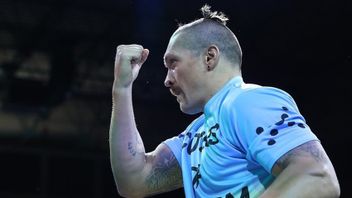 Motivating Himself And Respecting Ukrainian History, Usyk Shows A New Haircut Ahead Of The Rematch Against AJ