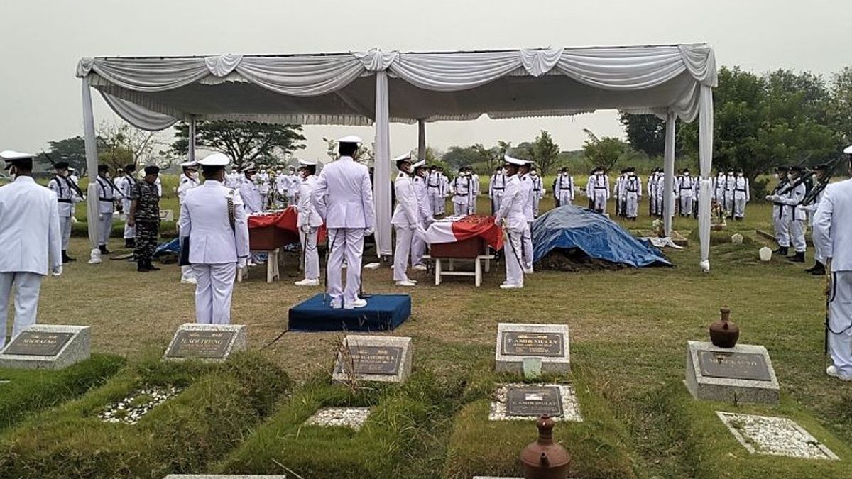    2海軍パイロットクルー列車ボナンザG-36は、並んで埋葬マドゥラ海峡に墜落した