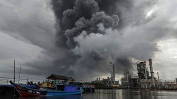 Burning Pertamina Balikpapan Oil Refinery Produces Gasoline