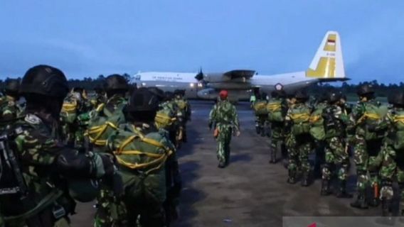 Ability Test, 2 Indonesian Air Force Elite Units Fall From A Height Of 1,200 Feet Fully Armed At Supadio Air Base
