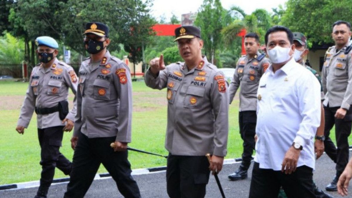 قائد شرطة سومطرة الجنوبية يذكر أفراده بعدم التورط في المخدرات، إذا ثبت فصلهم من العمل.