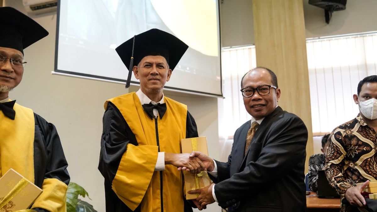 Apresiasi Disertasi Anggota Dewas BPKH Suhaji, Anggito Harap BPKH Dapat Alokasikan Dana Haji Lebih Baik