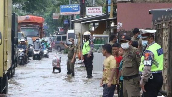 Overflowing Water From The JORR Toll Road Enters Residential Settlement In Benda, Residents: So Many Puddles