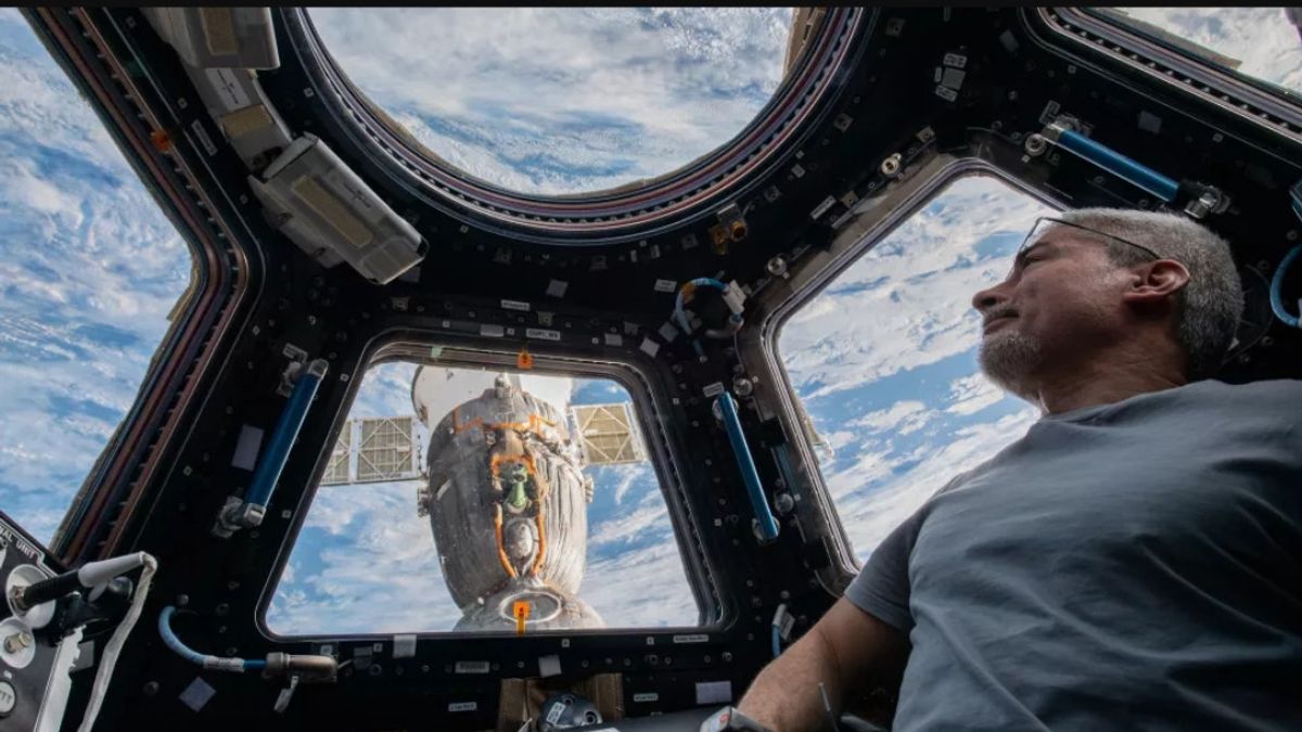 NASAの宇宙飛行士は、紛争が続いているにもかかわらず、今月