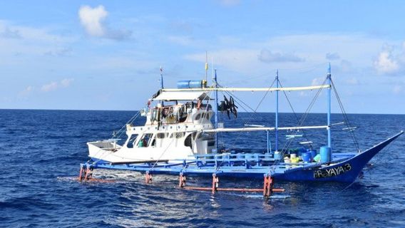 Régulier! KKP Sécurise Un Navire Battant Pavillon Malaisien Qui A Volé Du Poisson Dans La Mer De Sulawesi, A Eu 1 Heure De Poursuite
