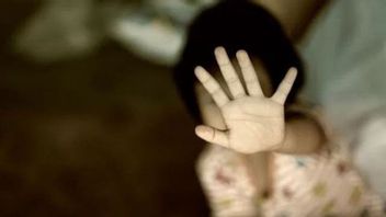 حالة الأم تحرش بالأطفال ، طلب من الشرطة العثور على حساب إيشا شاكيلا