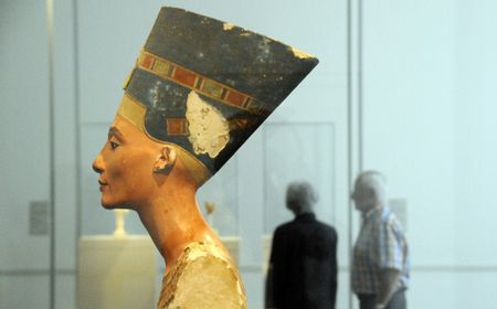 Arkeolog Minta Patung Dada Nefertiti yang Disimpan di Berlin Dikembalikan ke Mesir