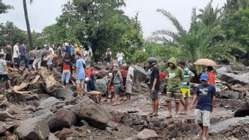 Équipement Lourd Prêt à être Envoyé Au Site D’inondation De La TNT, Mais Le Transporteur N’est Pas Adéquat
