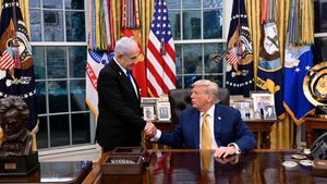 Gubernur Virginia: Retorika-Kebijakan Trump Kotori Reputasi AS Sebagai Kekuatan Baik Dunia