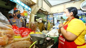 Sidak Pasar Wonokromo Jawa Timur, Kapolri: Stok Minyak Goreng Aman