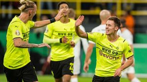 Dortmund Vs Ingolstadt: <i>Brace</i> Adik Eden Hazard Bawa <i>Die Borussen</i> ke 16 besar DFB Pokal