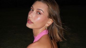 Hailey Baldwin Minta Penggemar Tidak Tulis Komentar Jahat, untuk Selena Gomez?