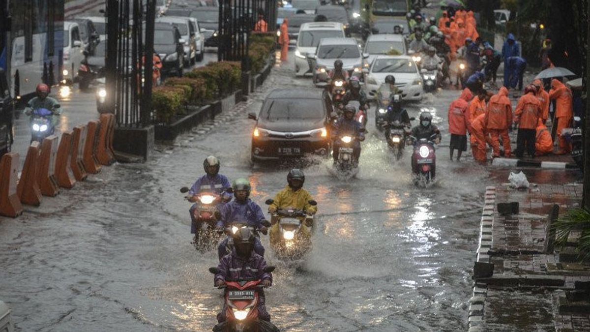 3 Ruas Jalan Tergenang Usai Jakarta Diguyur Hujan Deras