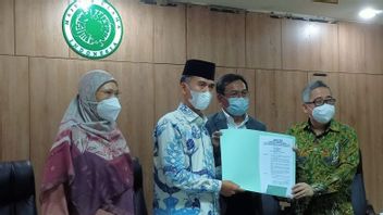 Red And White Vaccine Pockets MUI Halal Certificate
