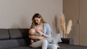 5 Tips Mudah Agar ASI Berlimpah dan Bayi Lancar Minum Susu