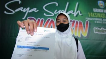 East Java Governor Khofifah Reminds Students Of Vaccine Priority Ahead Of Limited Face-to-Face Learning