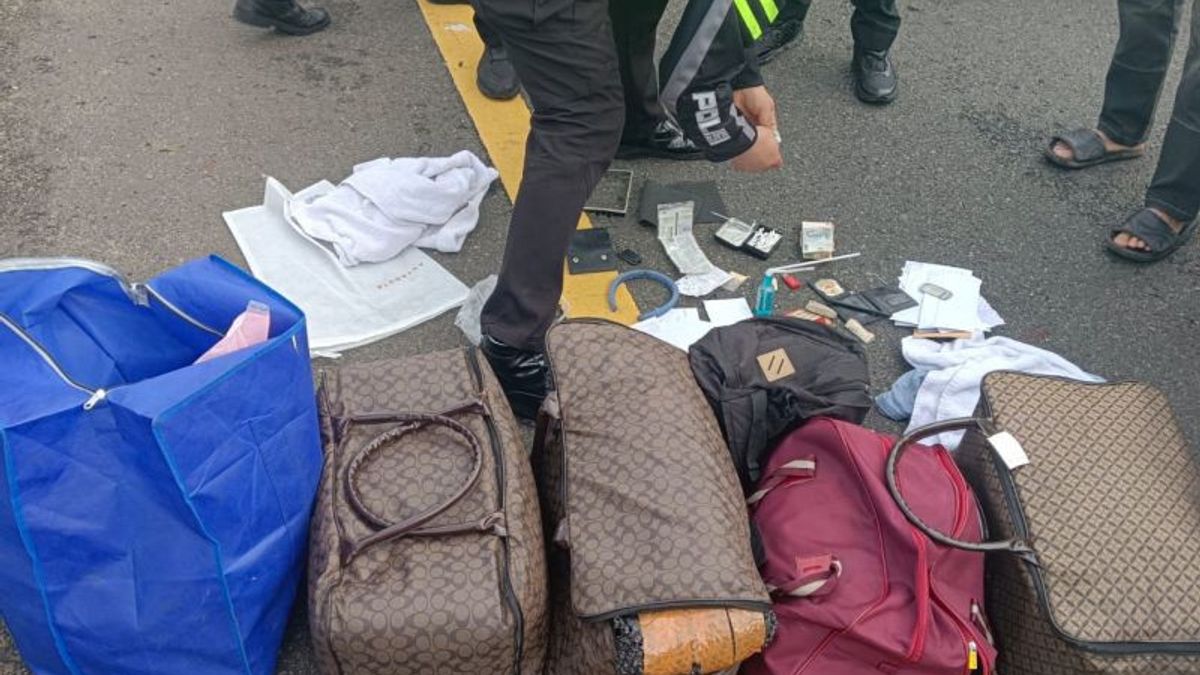 巴克特收费站发生奇怪事故：官员发现 34 个可疑毒品包