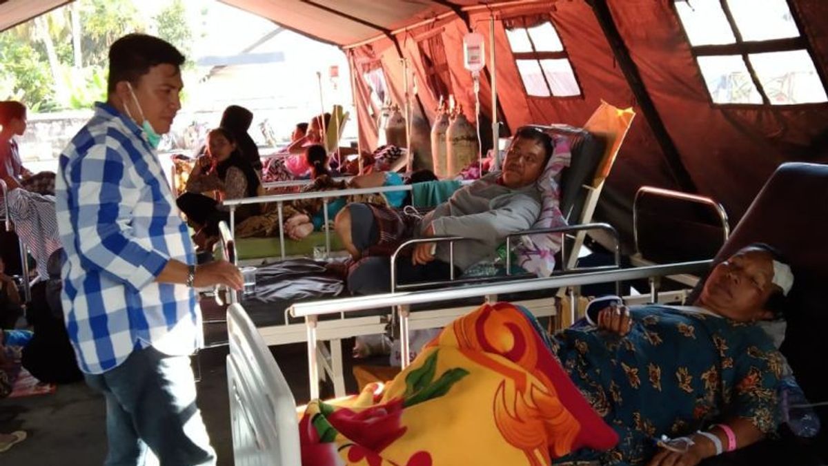 Pasien Korban Gempa di RSUD Pasaman Barat Memilih Bertahan di Tenda