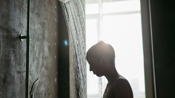 Scientific Reasons To Islamic Teachings: Better Bath At Night Or Morning?