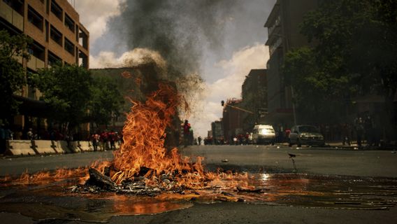 Merasa Kebebasan Dikekang, Masyarakat Belanda Demo Tolak Kuncitara Nasional hingga Ricuh