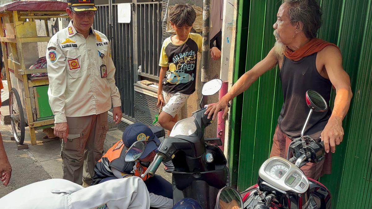 Marak Parkir Liar, Kini Trotoar dan Badan Jalan di Johar Baru Bersih Usai Ditertibkan Petugas