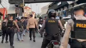 Polisi Giring Ratusan Pelajar yang Hendak Demo di Gedung DPR