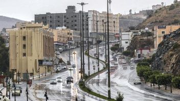 مكة المكرمة تغمرها المياه، مركز الأرصاد الجوية السعودي يتوقع هطول أمطار غزيرة حتى 2 مايو