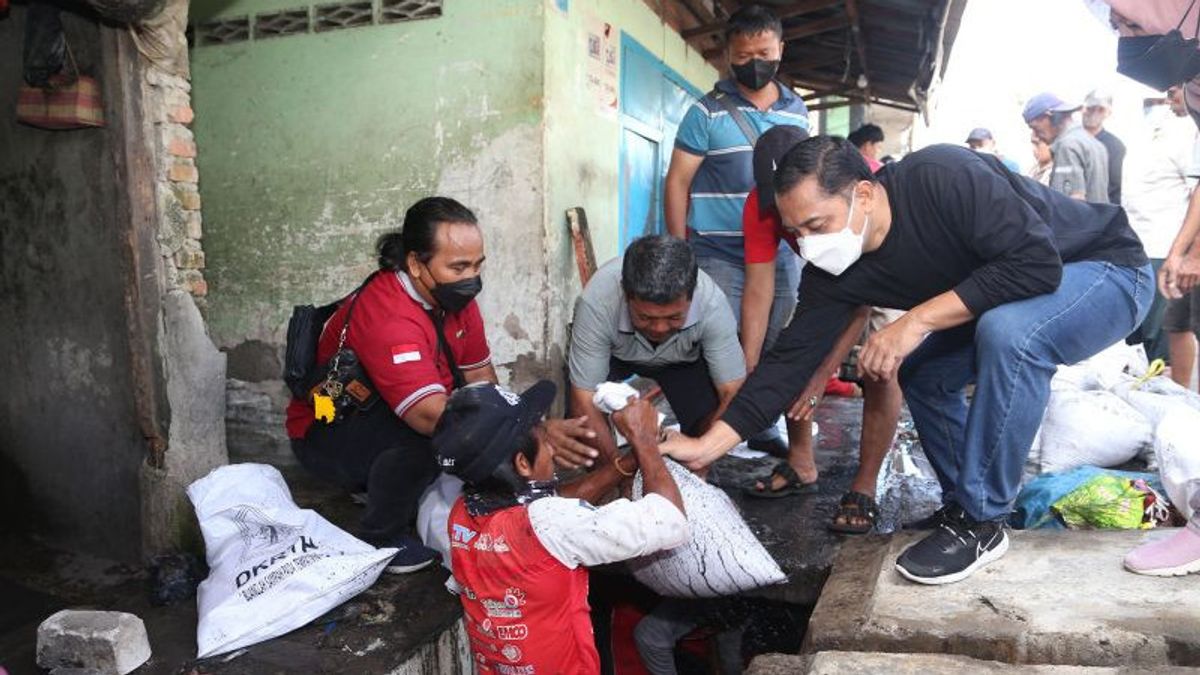 Kerja Bakti Massal, Wali Kota Surabaya Terima Banyak Keluhan Warga soal Banjir