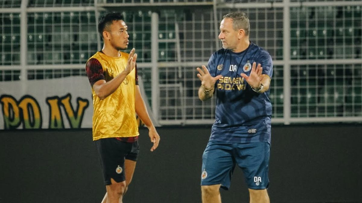 Usai Hasil Imbang Lawan PSIM, Semen Padang Pecat Dejan Antonic