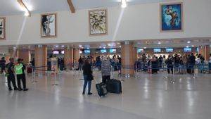 バリ島のングラライ空港での数十便が、男性のレウォトビ山の噴火によりキャンセルされました。