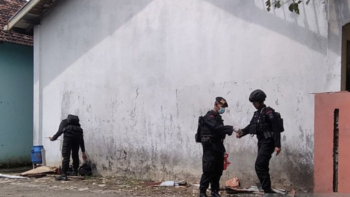  Polisi Tetapkan Tersangka Ledakan Petasan Rusak 1 SD dan Masjid di Jepara