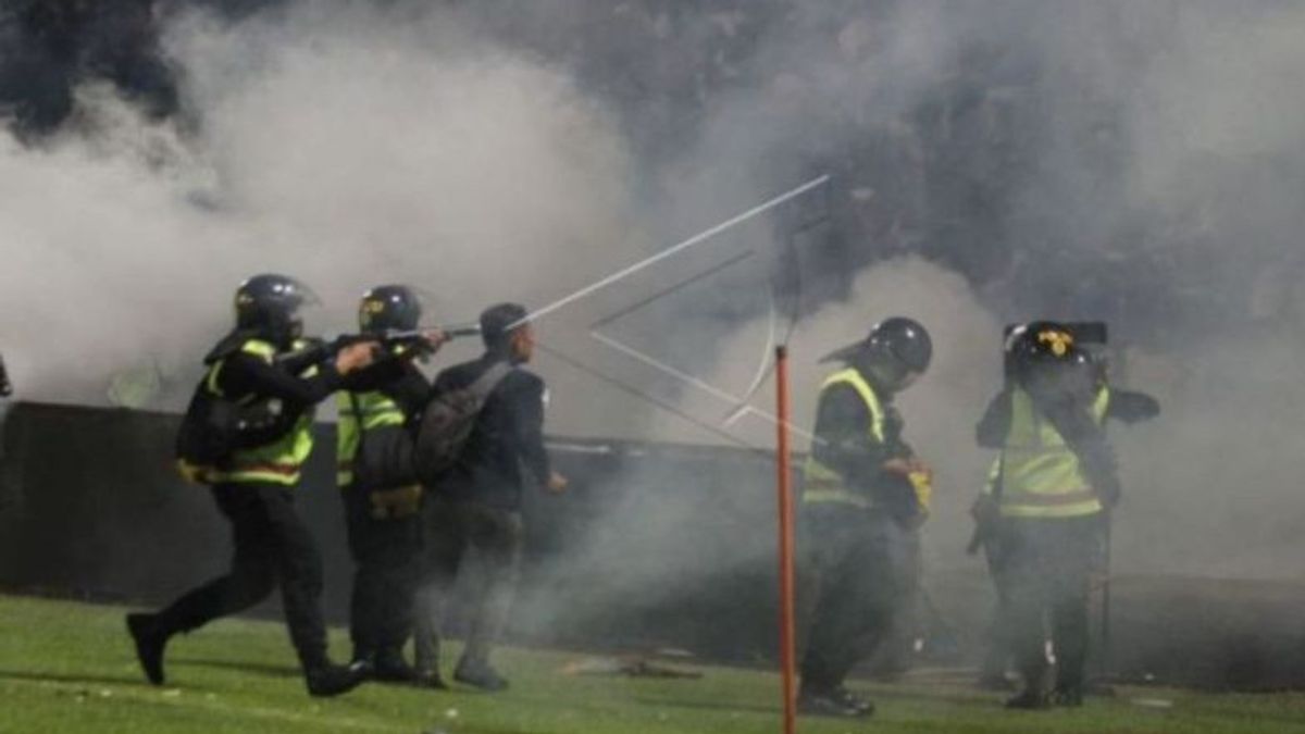 Penggunaan Gas Air Mata di Stadion Tidak Dibenarkan, di Kanjuruhan Pihak Keamanan Mungkin Punya Alasan Lain