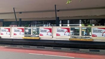 Transjakarta在公共汽车站接受Heru Budi贴纸仍然合理且规则
