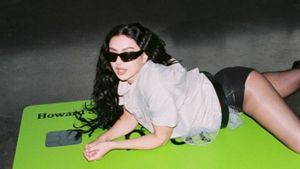 Merasa Jenuh, Charli xcx Ingin Kesuksesan Era <i>Brat</i> Berakhir