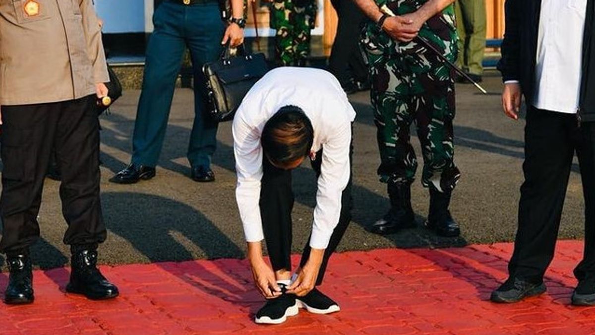 Jokowi Posting 'Eratkan Tali Sepatu' Sebelum ke Semarang, Ganjar Pranowo Bereaksi 'Saya Tunggu Pak'