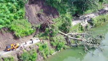 Akses Jalan Menuju Objek Wisata Telaga Ngebel Ponorogo Ditutup karena Longsor